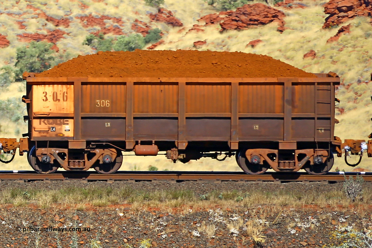 0306 170728 09950
Robe River ore waggon 306, built by Nippon Sharyo Nihon, non-handbrake side loaded view at the 72 km, Western Creek on the Deepdale line. July 28, 2017.
Keywords: 306;Nippon-Sharyo-Nihon;Robe-ore-waggon;