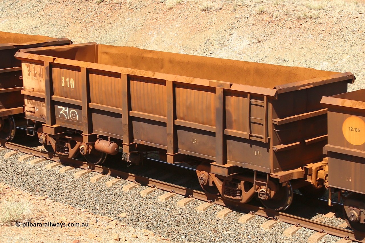 0310 160306 1315
Robe River ore waggon 310, built by Nippon Sharyo Nihon, fixed coupler non-handbrake side empty view at Greenpool on the Cape Lambert line. March 6, 2016.
Keywords: 310;Nippon-Sharyo-Nihon;Robe-ore-waggon;