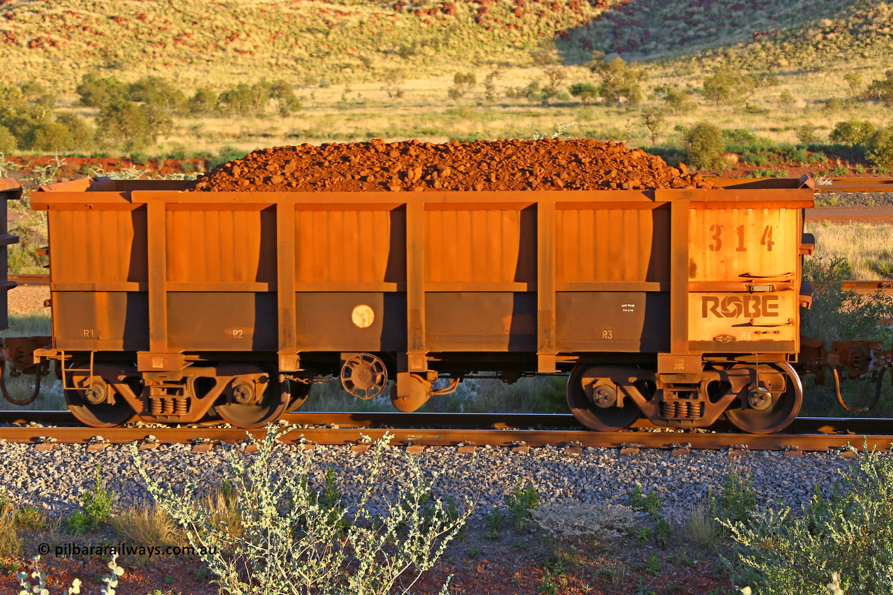 0314 170513 8760
Robe River ore waggon 314, built by Nippon Sharyo Nihon, handbrake side loaded view, Cape Lambert yard, May 13, 2017.
Keywords: 314;Nippon-Sharyo-Nihon;Robe-ore-waggon;