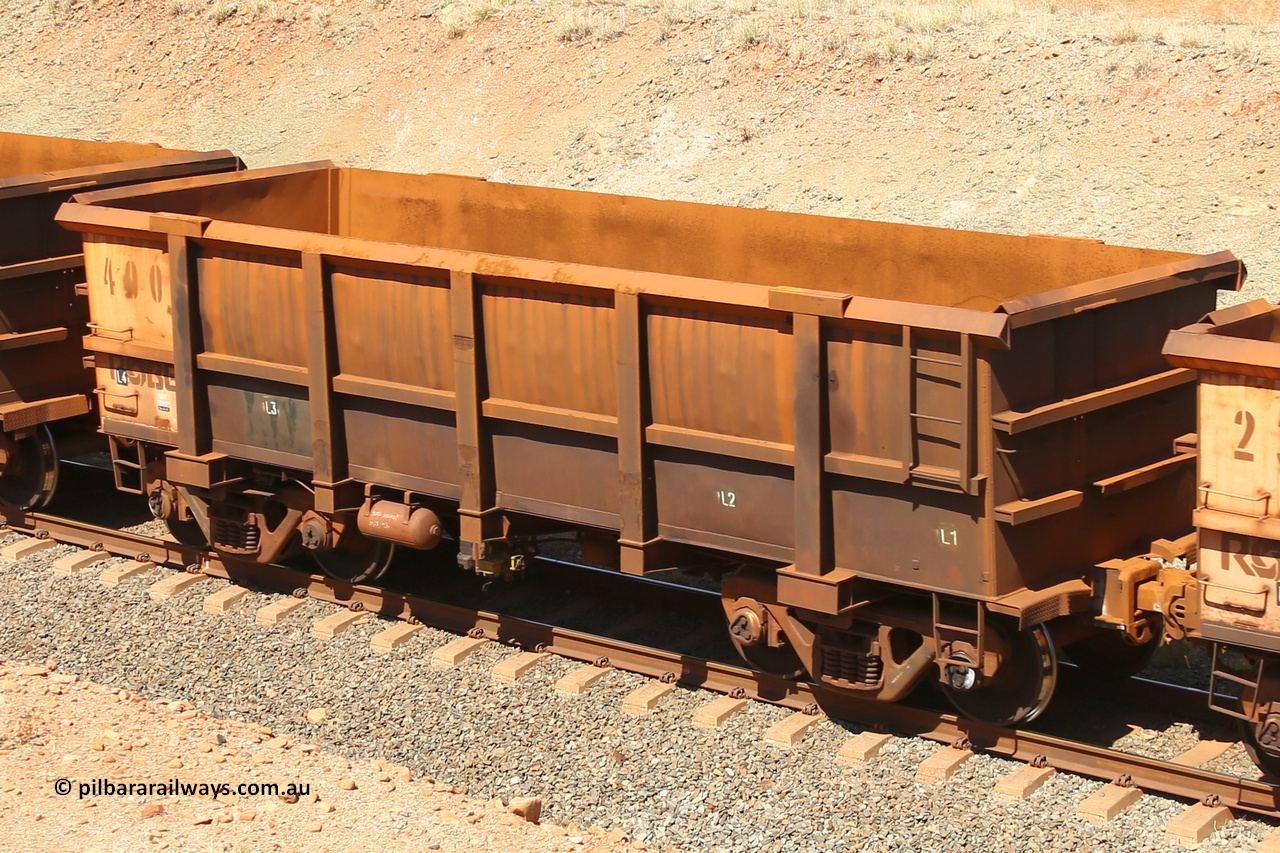 0400 160306 1261
Robe River ore waggon 400, built by Tomlinson Steel WA, fixed coupler non-handbrake side empty view at Greenpool on the Cape Lambert line. March 6, 2016.
Keywords: 400;Tomlinson-Steel-WA;Robe-ore-waggon;