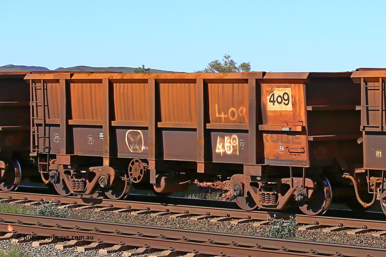 0409 160727 0976
Robe River ore waggon 409, built by Tomlinson Steel WA, rotary coupler end handbrake side empty view at Harding Siding on the Cape Lambert line, July 27, 2016.
Keywords: 409;Tomlinson-Steel-WA;Robe-ore-waggon;