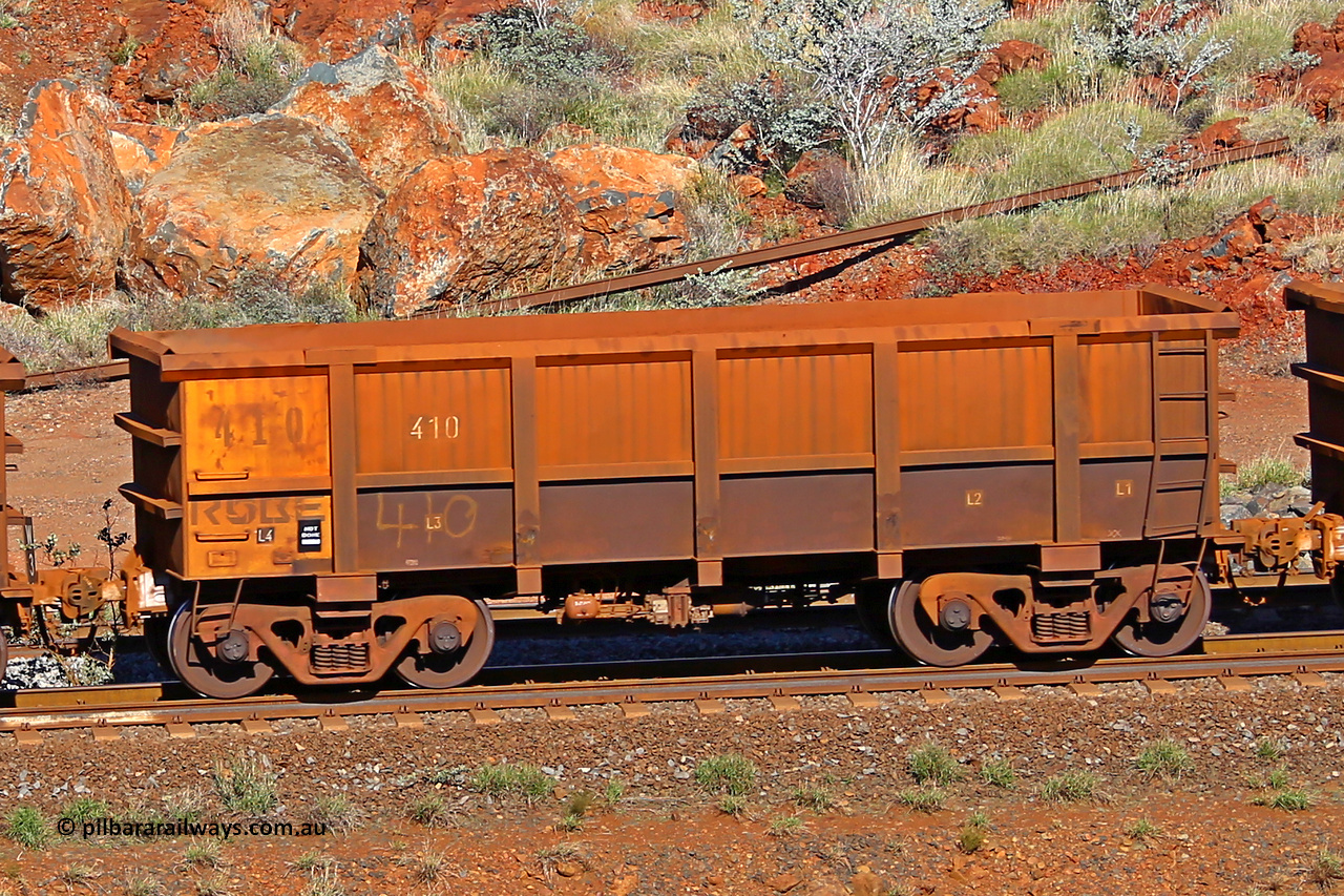 0410 180616 1725
Robe River ore waggon 410, built by Tomlinson Steel WA, rotary coupler end non-handbrake side empty view at the 38 km, Harding on the Cape Lambert line, June 16, 2018.
Keywords: 410;Tomlinson-Steel-WA;Robe-ore-waggon;