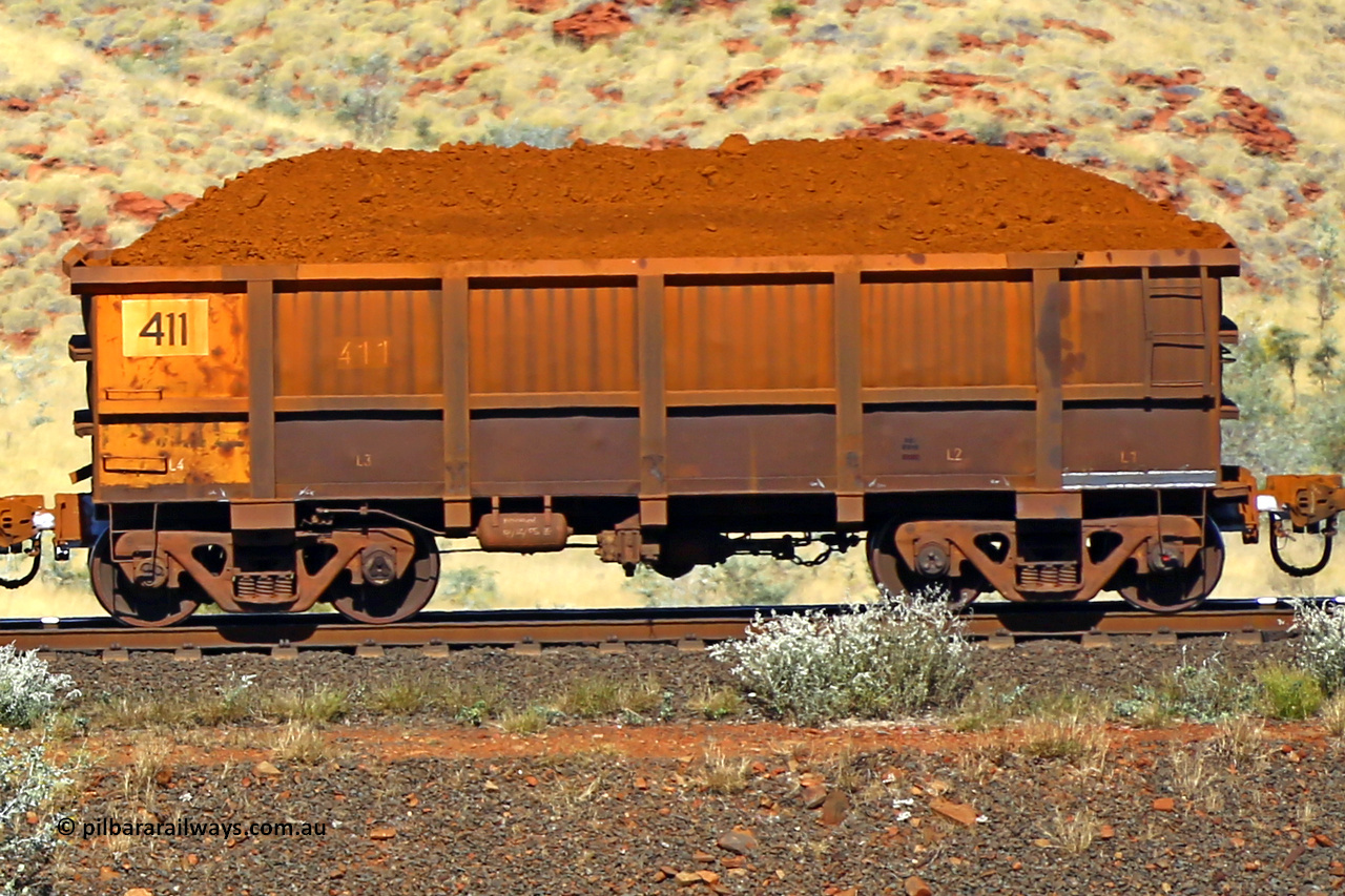 0411 170728 09933
Robe River ore waggon 411, built by Tomlinson Steel WA, non-handbrake side loaded view at the 72 km, Western Creek on the Deepdale line. July 28, 2017.
Keywords: 411;Tomlinson-Steel-WA;Robe-ore-waggon;