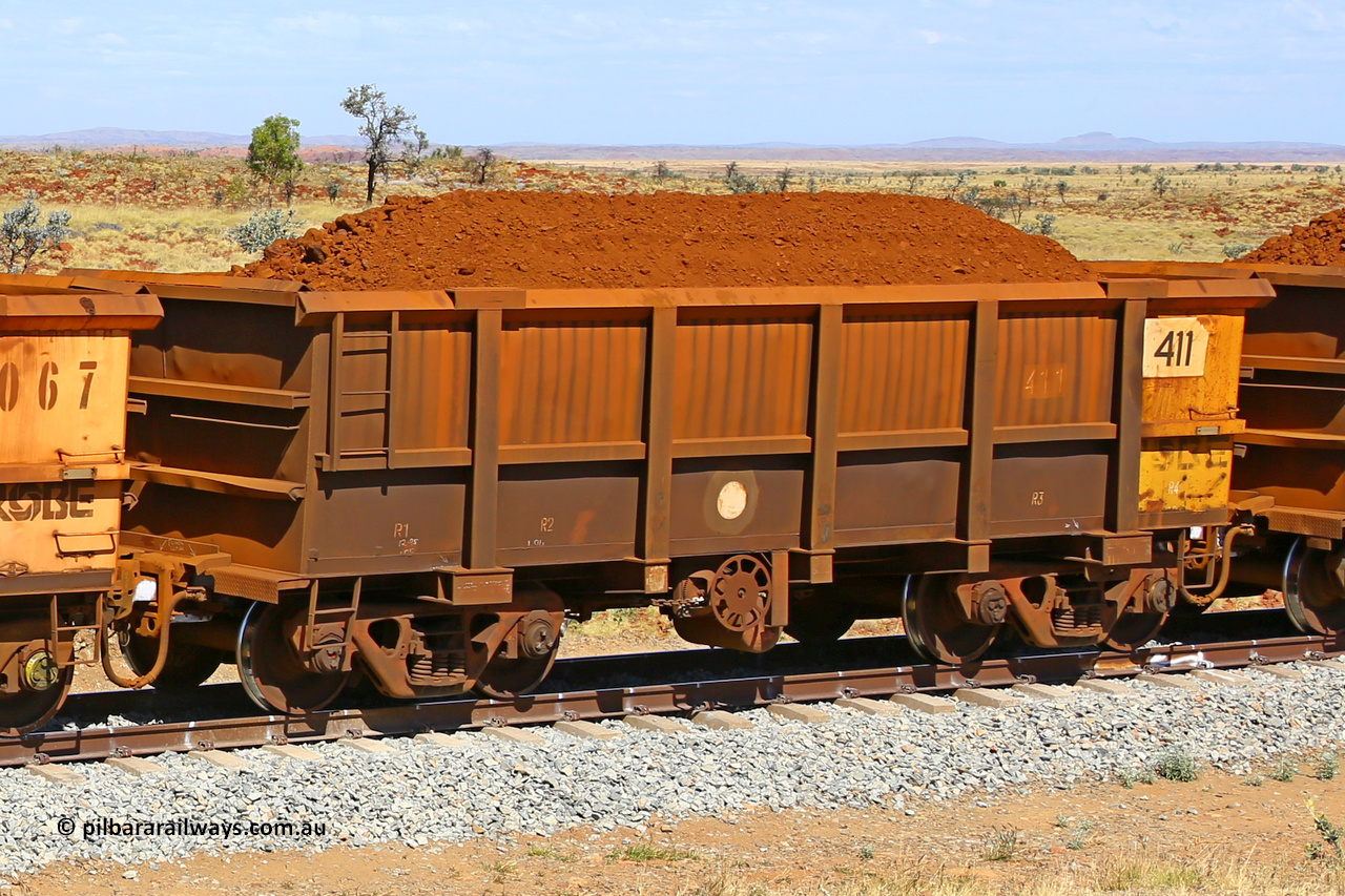 0411 170729 0239
Robe River ore waggon 411, built by Tomlinson Steel WA, fixed coupler handbrake side loaded view at the 103 km, between Maitland Siding and the Fortescue River on the Deepdale line. July 29, 2017.
Keywords: 411;Tomlinson-Steel-WA;Robe-ore-waggon;