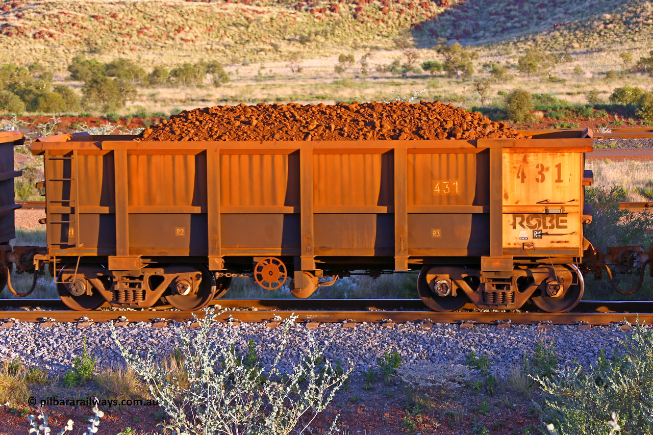 0431 170513 8758
Robe River ore waggon 431, built by Tomlinson Steel WA, handbrake side loaded view, Cape Lambert yard, May 13, 2017.
Keywords: 431;Tomlinson-Steel-WA;Robe-ore-waggon;