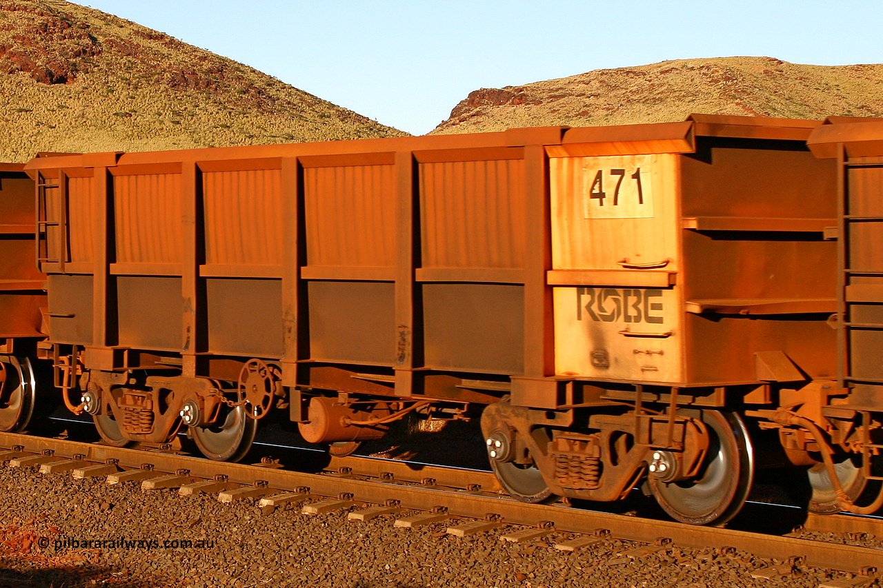 0471 060722 7636
Robe River ore waggon 471, built by Tomlinson Steel WA, rotary coupler end handbrake side empty view, at the 11.7 km, Cape Lambert. July 22, 2006.
Keywords: 471;Tomlinson-Steel-WA;Robe-ore-waggon;