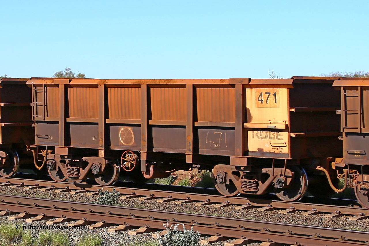 0471 160727 0966
Robe River ore waggon 471, built by Tomlinson Steel WA, rotary coupler end handbrake side empty view at Harding Siding on the Cape Lambert line, July 27, 2016.
Keywords: 471;Tomlinson-Steel-WA;Robe-ore-waggon;
