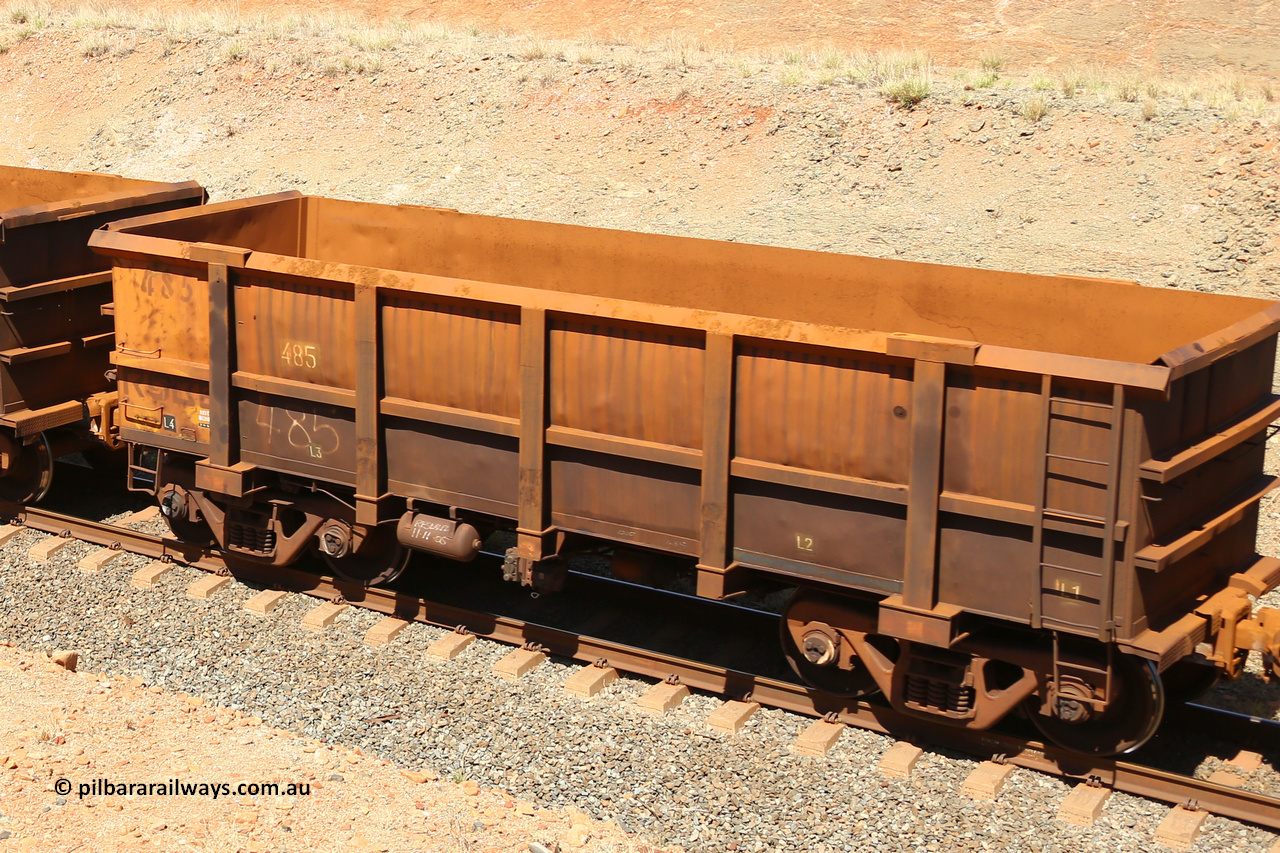 0485 160306 1345
Robe River ore waggon 485, built by Tomlinson Steel WA, fixed coupler non-handbrake side empty view at Greenpool on the Cape Lambert line. March 6, 2016.
Keywords: 485;Tomlinson-Steel-WA;Robe-ore-waggon;
