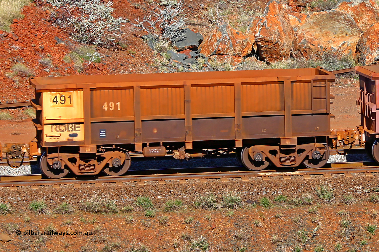 0491 180616 1735
Robe River ore waggon 491, built by Tomlinson Steel WA, rotary coupler end non-handbrake side empty view at the 38 km, Harding on the Cape Lambert line, June 16, 2018.
Keywords: 491;Tomlinson-Steel-WA;Robe-ore-waggon;