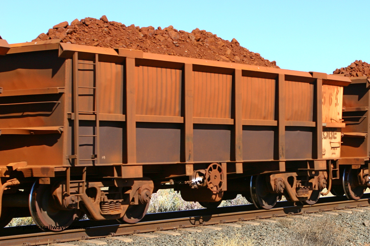 0565 060716 7188
Robe River ore waggon 565, built by Tomlinson Steel WA, fixed coupler end handbrake side loaded. Western Creek, July 16, 2006.
Keywords: 565;Tomlinson-Steel-WA;Robe-ore-waggon;