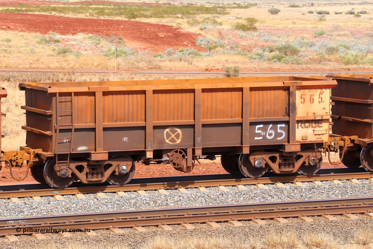 0565 141124 6839
Robe River ore waggon 565, built by Tomlinson Steel WA, fixed coupler handbrake side empty view at the 25 km at Arches Siding on the Cape Lambert line. November 24, 2014.
Keywords: 565;Tomlinson-Steel-WA;Robe-ore-waggon;