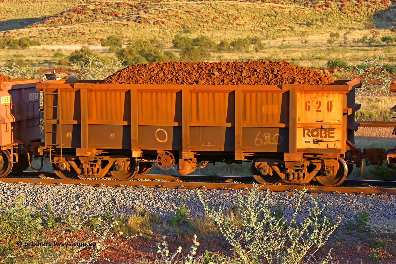 0620 170513 8647
Robe River ore waggon 620, built by Tomlinson Steel WA, handbrake side loaded view, Cape Lambert yard, May 13, 2017.
Keywords: 620;Tomlinson-Steel-WA;Robe-ore-waggon;