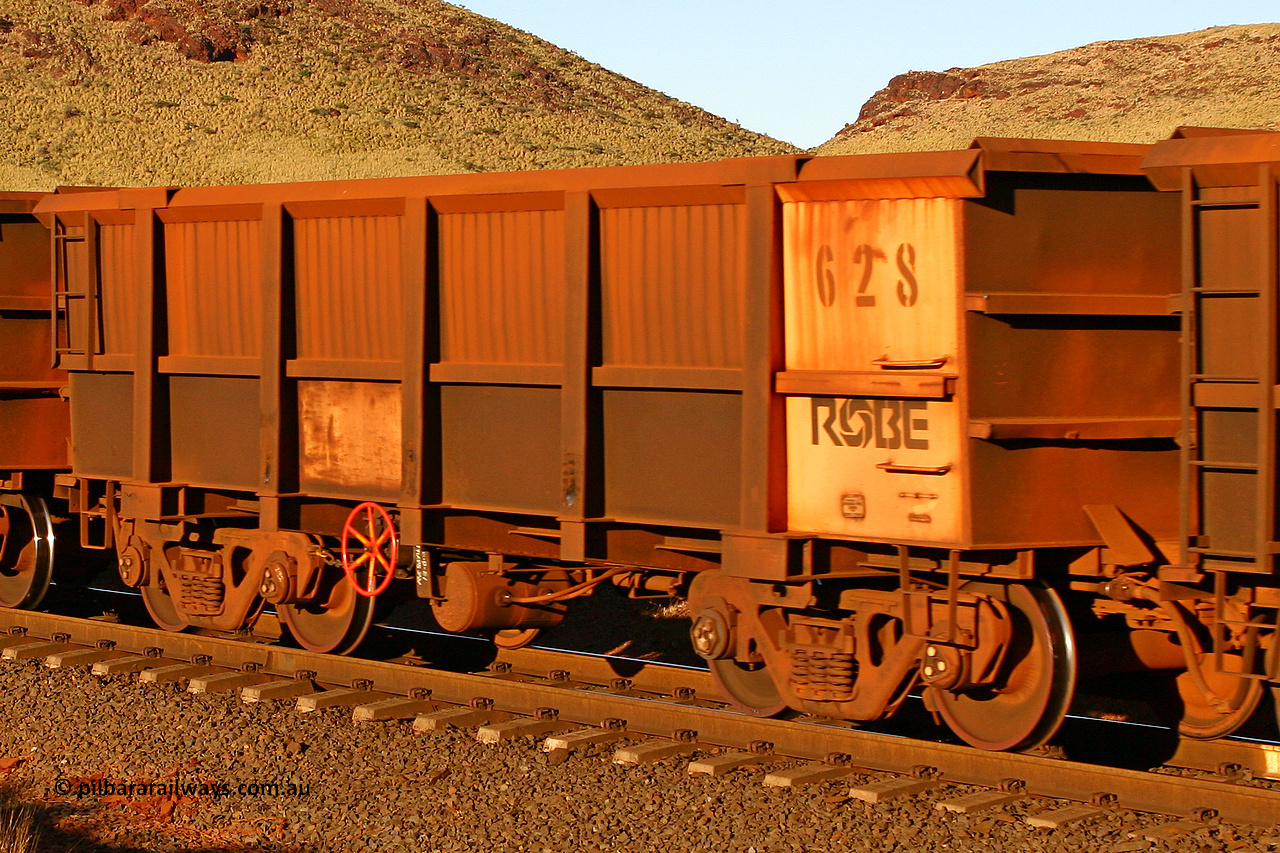0628 060722 7604
Robe River ore waggon 628, built by Tomlinson Steel WA, rotary coupler end handbrake side empty view, at the 11.7 km, Cape Lambert. July 22, 2006.
Keywords: 628;Tomlinson-Steel-WA;Robe-ore-waggon;