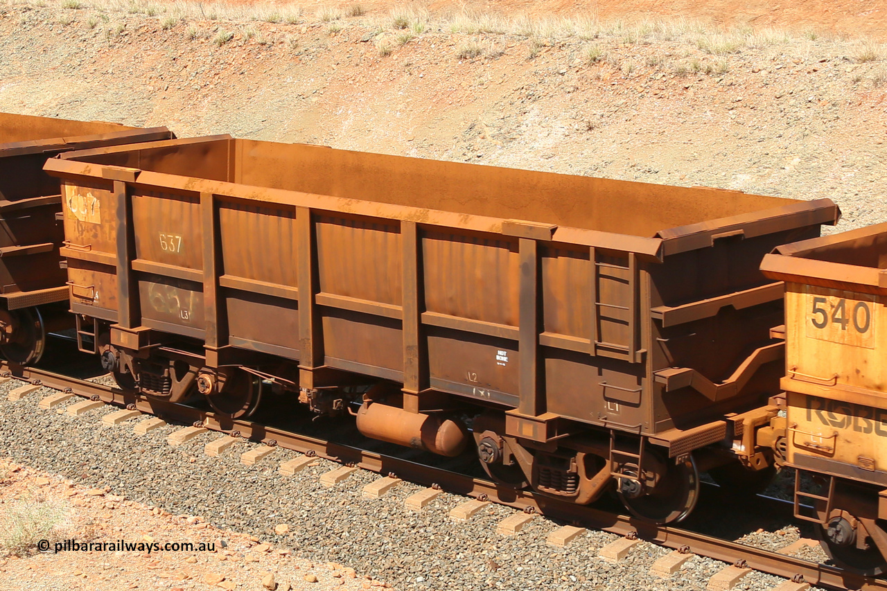 0637 160306 1328
Robe River ore waggon 637, built by Tomlinson Steel WA, fixed coupler non-handbrake side empty view at Greenpool on the Cape Lambert line. March 6, 2016.
Keywords: 637;Tomlinson-Steel-WA;Robe-ore-waggon;