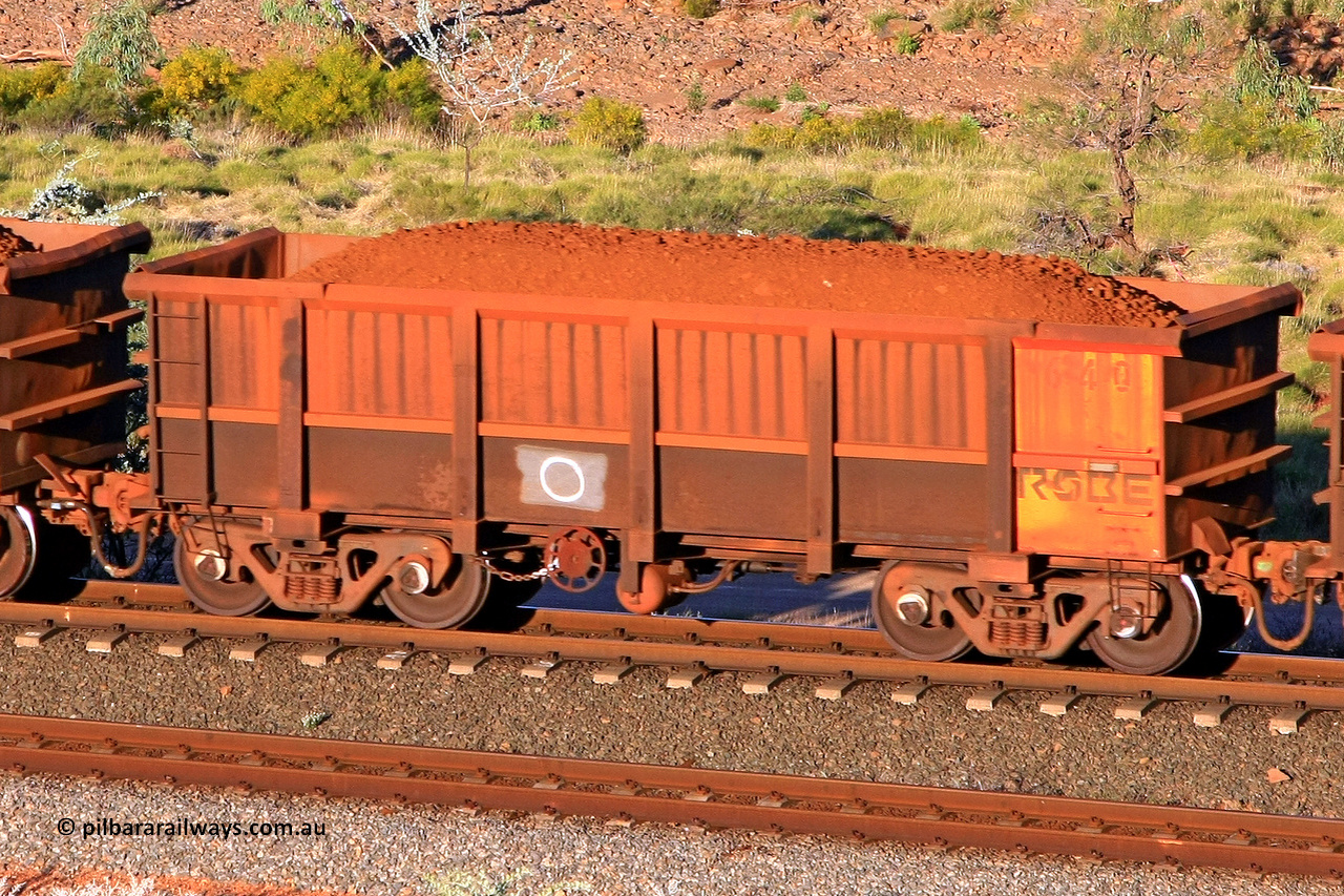 0640 110602 1731
Robe River ore waggon 640, built by Tomlinson Steel WA, rotary coupler end handbrake side loaded view at the 71 km, Western Creek on the Deepdale line. June 2, 2011.
Keywords: 640;Tomlinson-Steel-WA;Robe-ore-waggon;