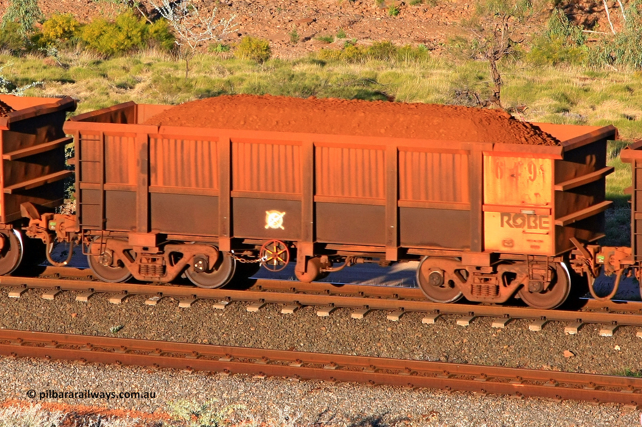 0649 110602 1691
Robe River ore waggon 646, built by Tomlinson Steel WA, rotary coupler end handbrake side loaded view at the 71 km, Western Creek on the Deepdale line. June 2, 2011.
Keywords: 649;Tomlinson-Steel-WA;Robe-ore-waggon;