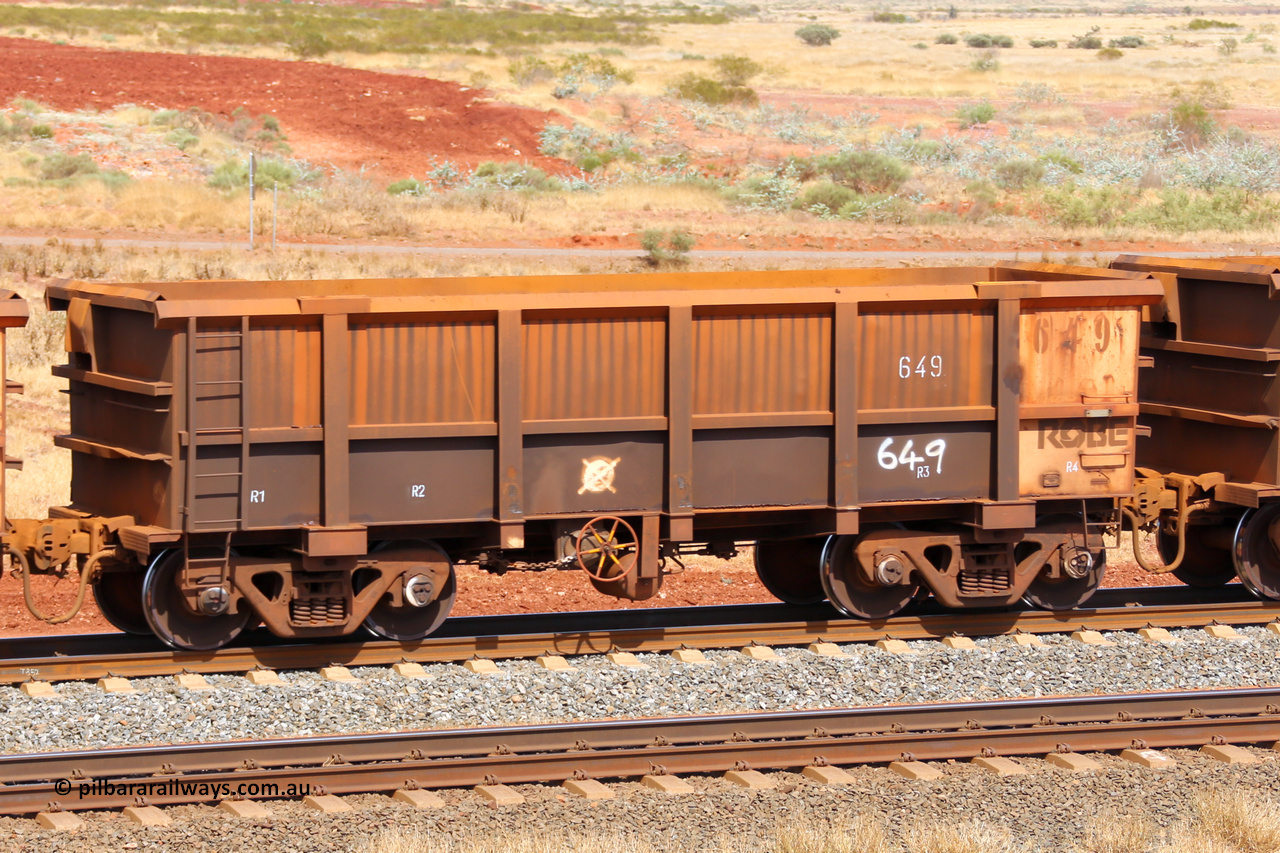 0649 141124 6804
Robe River ore waggon 649, built by Tomlinson Steel WA, fixed coupler handbrake side empty view at the 25 km at Arches Siding on the Cape Lambert line. November 24, 2014.
Keywords: 649;Tomlinson-Steel-WA;Robe-ore-waggon;