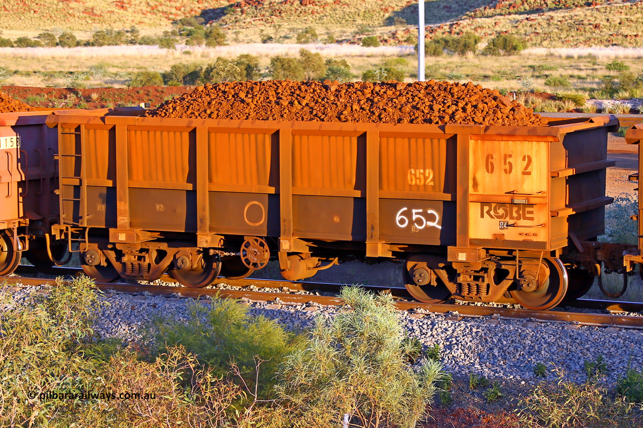 0652 170513 8632
Robe River ore waggon 652, built by Tomlinson Steel WA, rotary coupler end handbrake side loaded view, Cape Lambert yard, May 13, 2017.
Keywords: 652;Tomlinson-Steel-WA;Robe-ore-waggon;