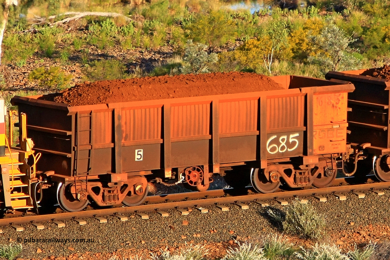 0685 110602 1593
Robe River ore waggon 685, built by Tomlinson Steel WA, fixed coupler handbrake side loaded view, with rake 5 number magnet, at the 71 km, Western Creek on the Deepdale line. June 2, 2011.
Keywords: 685;Tomlinson-Steel-WA;Robe-ore-waggon;