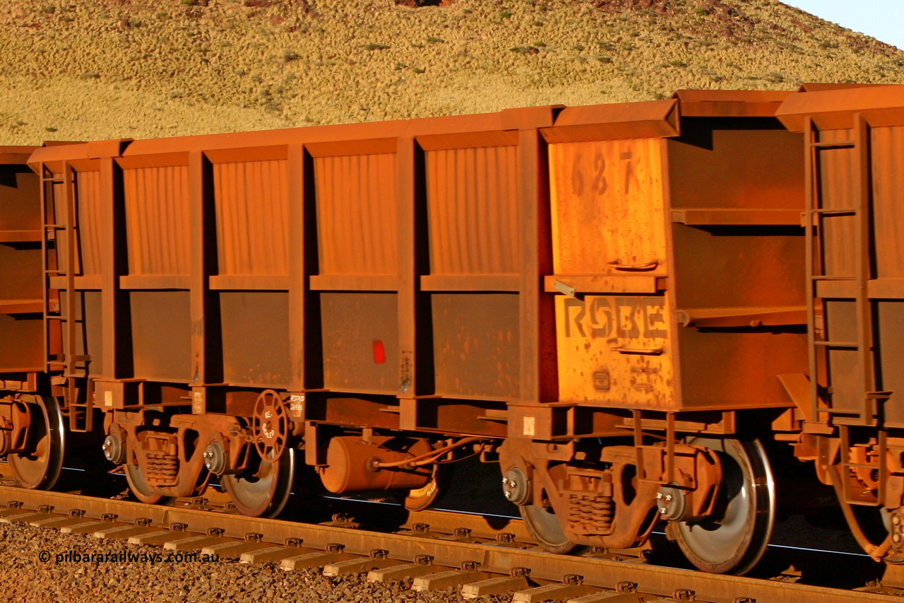 0687 060722 7590
Robe River ore waggon 687, built by Tomlinson Steel WA, rotary coupler end handbrake side empty view, at the 11.7 km, Cape Lambert. July 22, 2006.
Keywords: 687;Tomlinson-Steel-WA;Robe-ore-waggon;