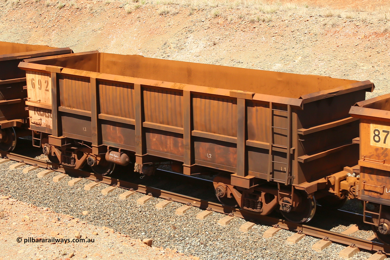 0692 160306 1280
Robe River ore waggon 692, built by Tomlinson Steel WA, fixed coupler non-handbrake side empty view at Greenpool on the Cape Lambert line. March 6, 2016.
Keywords: 692;Tomlinson-Steel-WA;Robe-ore-waggon;