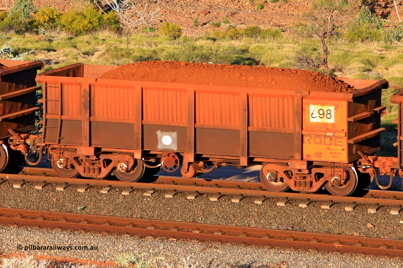 0698 110602 1730
Robe River ore waggon 698, built by Tomlinson Steel WA, rotary coupler end handbrake side loaded view at the 71 km, Western Creek on the Deepdale line. June 2, 2011.
Keywords: 698;Tomlinson-Steel-WA;Robe-ore-waggon;