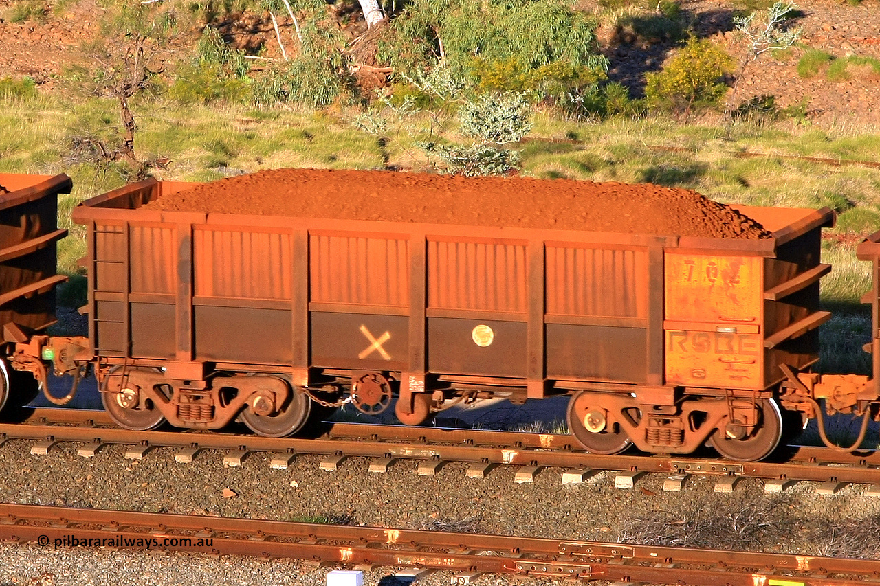 0702 110602 1626
Robe River ore waggon 702, built by Tomlinson Steel WA, rotary coupler end handbrake side loaded view at the 71 km, Western Creek on the Deepdale line. June 2, 2011.
Keywords: 702;Tomlinson-Steel-WA;Robe-ore-waggon;
