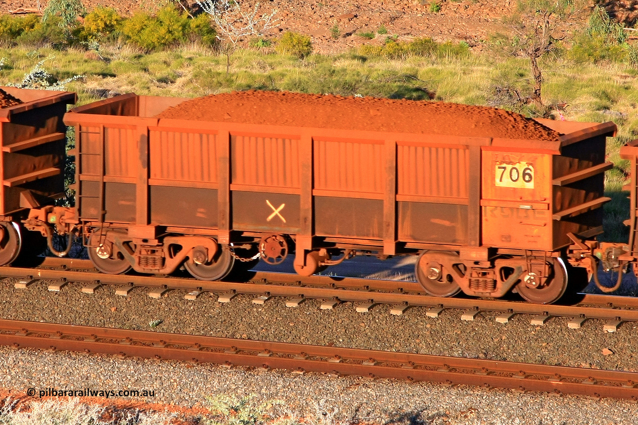 0706 110602 1729
Robe River ore waggon 706, built by Tomlinson Steel WA, rotary coupler end handbrake side loaded view at the 71 km, Western Creek on the Deepdale line. June 2, 2011.
Keywords: 706;Tomlinson-Steel-WA;Robe-ore-waggon;