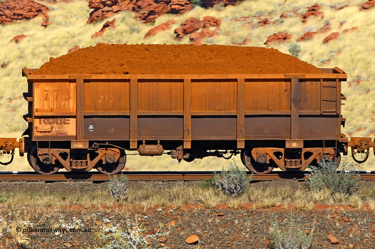 0773 170728 09940
Robe River ore waggon 773, built by Centurion Industries WA, non-handbrake side loaded view at the 72 km, Western Creek on the Deepdale line. July 28, 2017.
Keywords: 773;Centurion-Industries-WA;Robe-ore-waggon;
