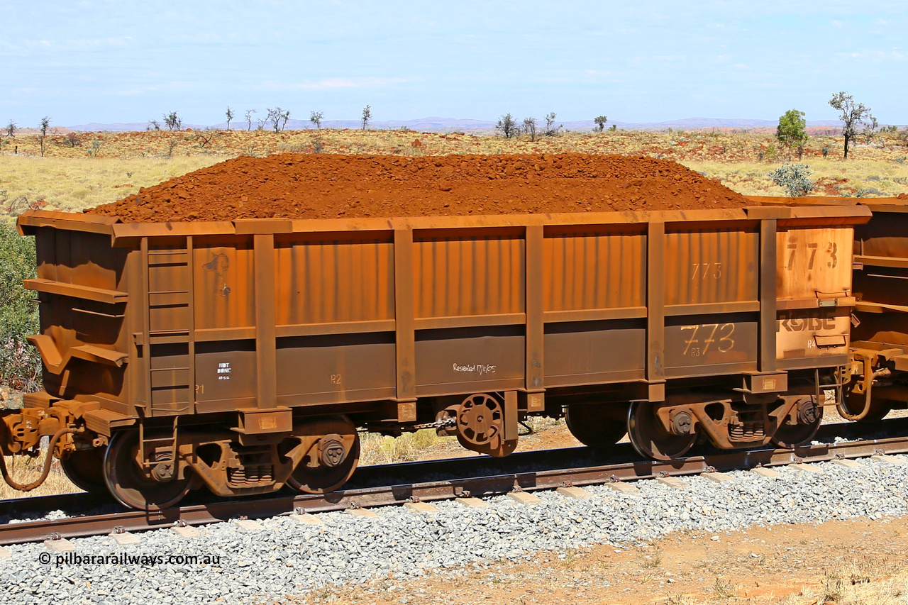 0773 170729 0212
Robe River ore waggon 773, built by Centurion Industries WA, fixed coupler handbrake side loaded view at the 103 km, between Maitland Siding and the Fortescue River on the Deepdale line. July 29, 2017.
Keywords: 773;Centurion-Industries-WA;Robe-ore-waggon;