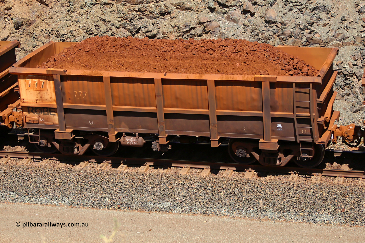 0777 160306 1655
Robe River ore waggon 777, built by Centurion Industries WA, fixed coupler non-handbrake side loaded view, at the 45 km, Harding Siding on the Cape Lambert line. March 6, 2016.
Keywords: 777;Centurion-Industries-WA;Robe-ore-waggon;