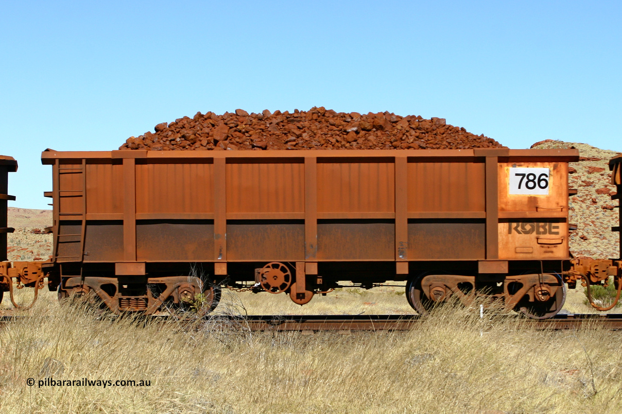 0786 060722 7508
Robe River ore waggon 786, built by Centurion Industries WA, handbrake side loaded view at the 78.8 km between Western Creek and Maitland on the Deepdale line. July 22, 2006.
Keywords: 786;Centurion-Industries-WA;Robe-ore-waggon;