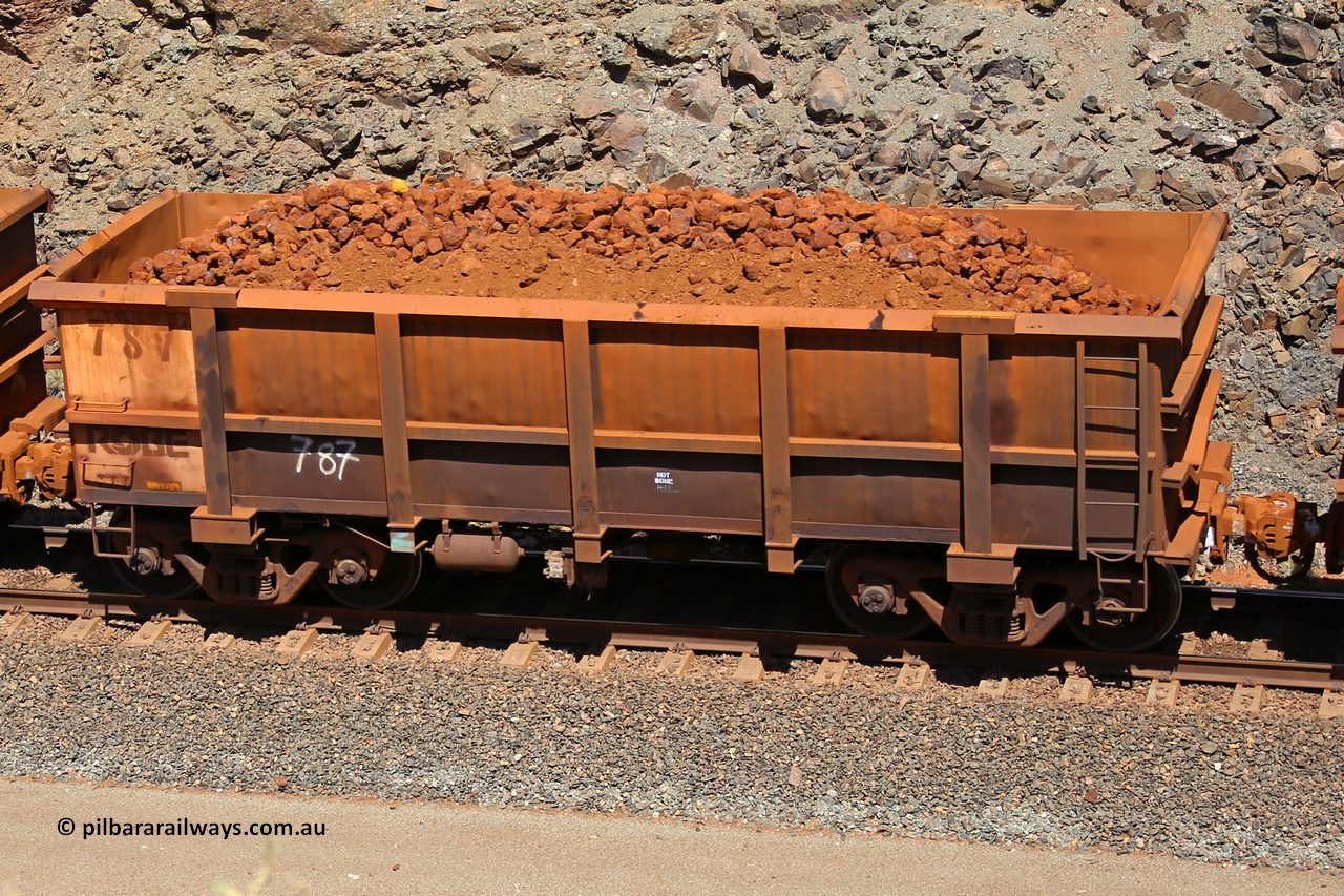0787 160306 1663
Robe River ore waggon 787, built by Centurion Industries WA, fixed coupler non-handbrake side loaded view, at the 45 km, Harding Siding on the Cape Lambert line. March 6, 2016.
Keywords: 787;Centurion-Industries-WA;Robe-ore-waggon;