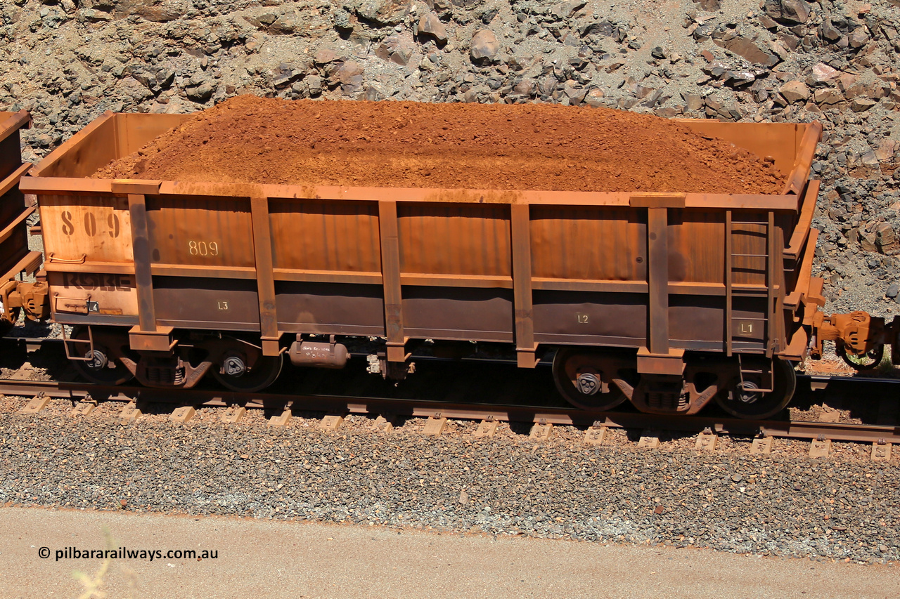 0809 160306 1651
Robe River ore waggon 809, built by Centurion Industries WA, fixed coupler non-handbrake side loaded view, at the 45 km, Harding Siding on the Cape Lambert line. March 6, 2016.
Keywords: 809;Centurion-Industries-WA;Robe-ore-waggon;