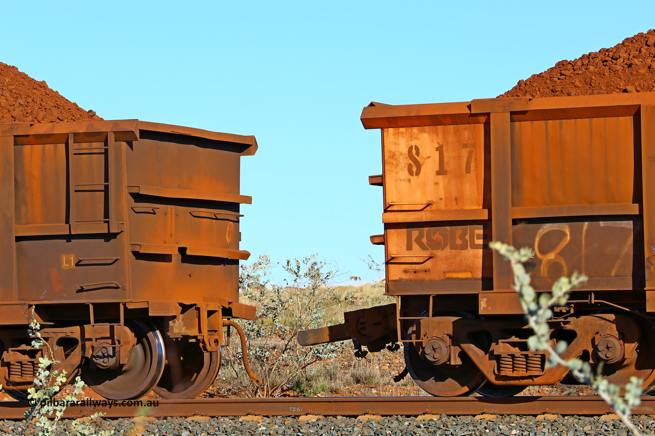 0817 180616 1678
Robe River ore waggon 817, built by Centurion Industries WA, rotary coupler end non-handbrake side loaded view with the pulled fixed coupler from 425 and its fixed coupler end at the 33.7 km, Arches on the Cape Lambert line, June 16, 2018.
Keywords: 817;Centurion-Industries-WA;425;Tomlinson-Steel-WA;Robe-ore-waggon;