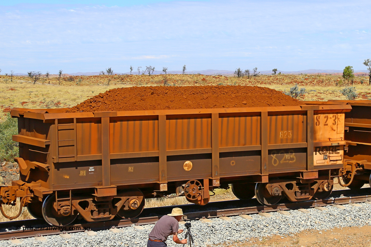 0823 170729 0262
Robe River ore waggon 823, built by Centurion Industries WA, fixed coupler handbrake side loaded view at the 103 km, between Maitland Siding and the Fortescue River on the Deepdale line. July 29, 2017.
Keywords: 823;Centurion-Industries-WA;Robe-ore-waggon;