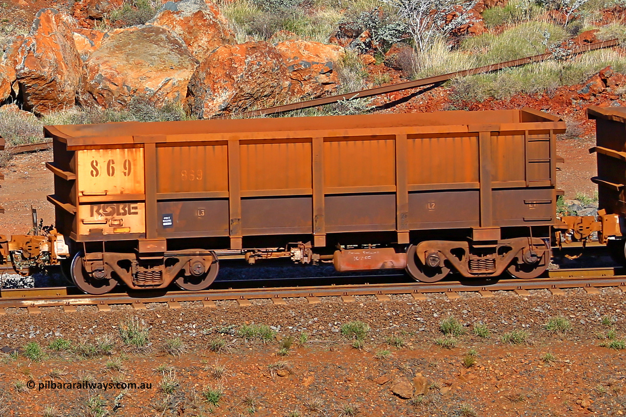 0869 180616 1742
Robe River ore waggon 869, built by Centurion Industries WA, rotary coupler end non-handbrake side empty view at the 38 km, Harding on the Cape Lambert line, June 16, 2018.
Keywords: 869;Centurion-Industries-WA;Robe-ore-waggon;