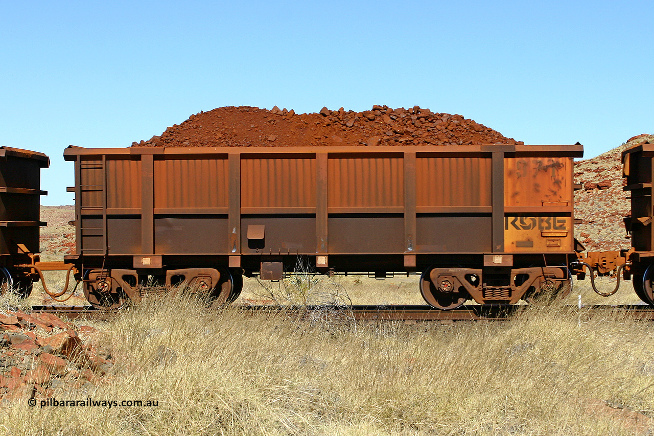 0971 060722 7490
Robe River ore waggon 971, built by Centurion Industries WA, handbrake side loaded view at the 78.8 km between Western Creek and Maitland on the Deepdale line. July 22, 2006.
Keywords: 971;Centurion-Industries-WA;Robe-ore-waggon;