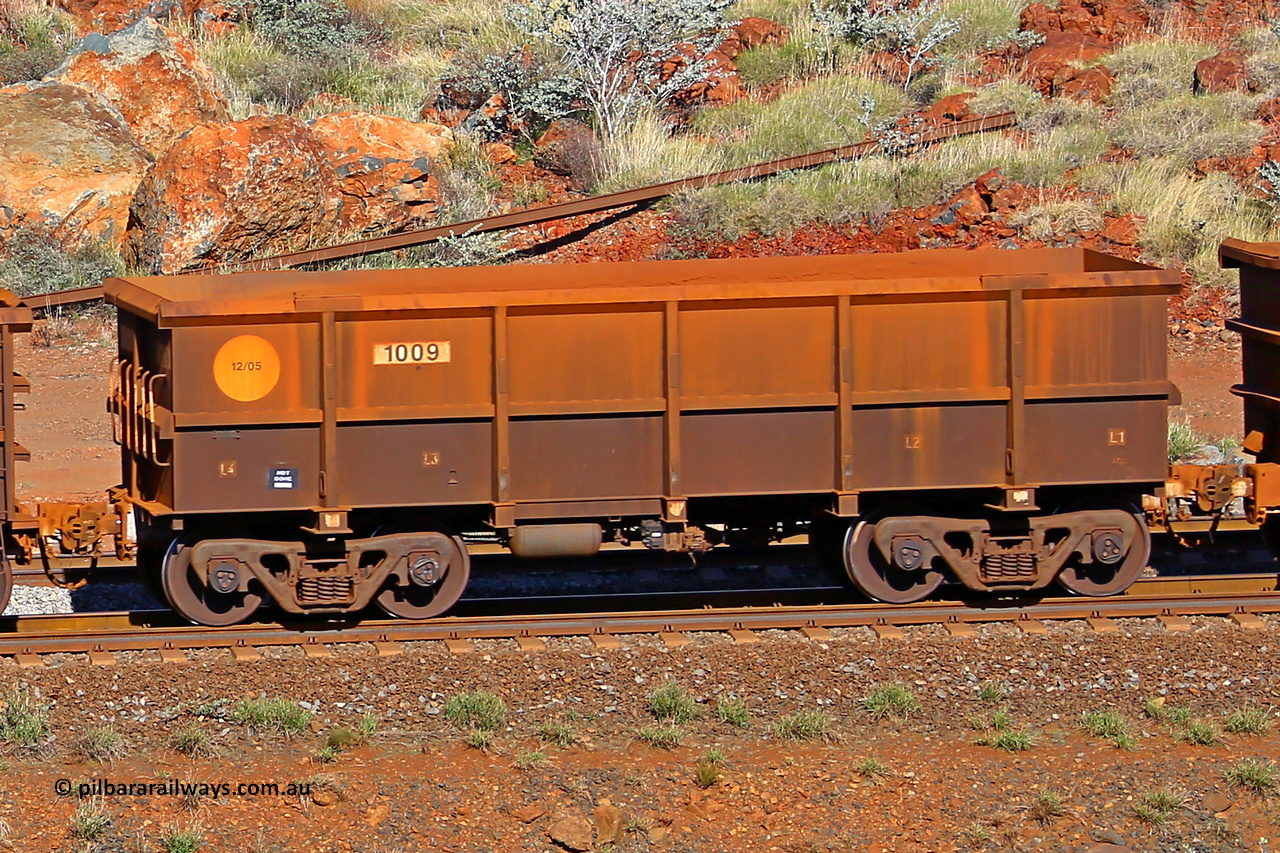 1009 180616 1741
Robe River ore waggon 1009, built by Bradken Rail Qld in December 2005, rotary coupler end non-handbrake side empty view at the 38 km, Harding on the Cape Lambert line, June 16, 2018.
Keywords: 1009;Bradken-Rail-Qld;Robe-ore-waggon;