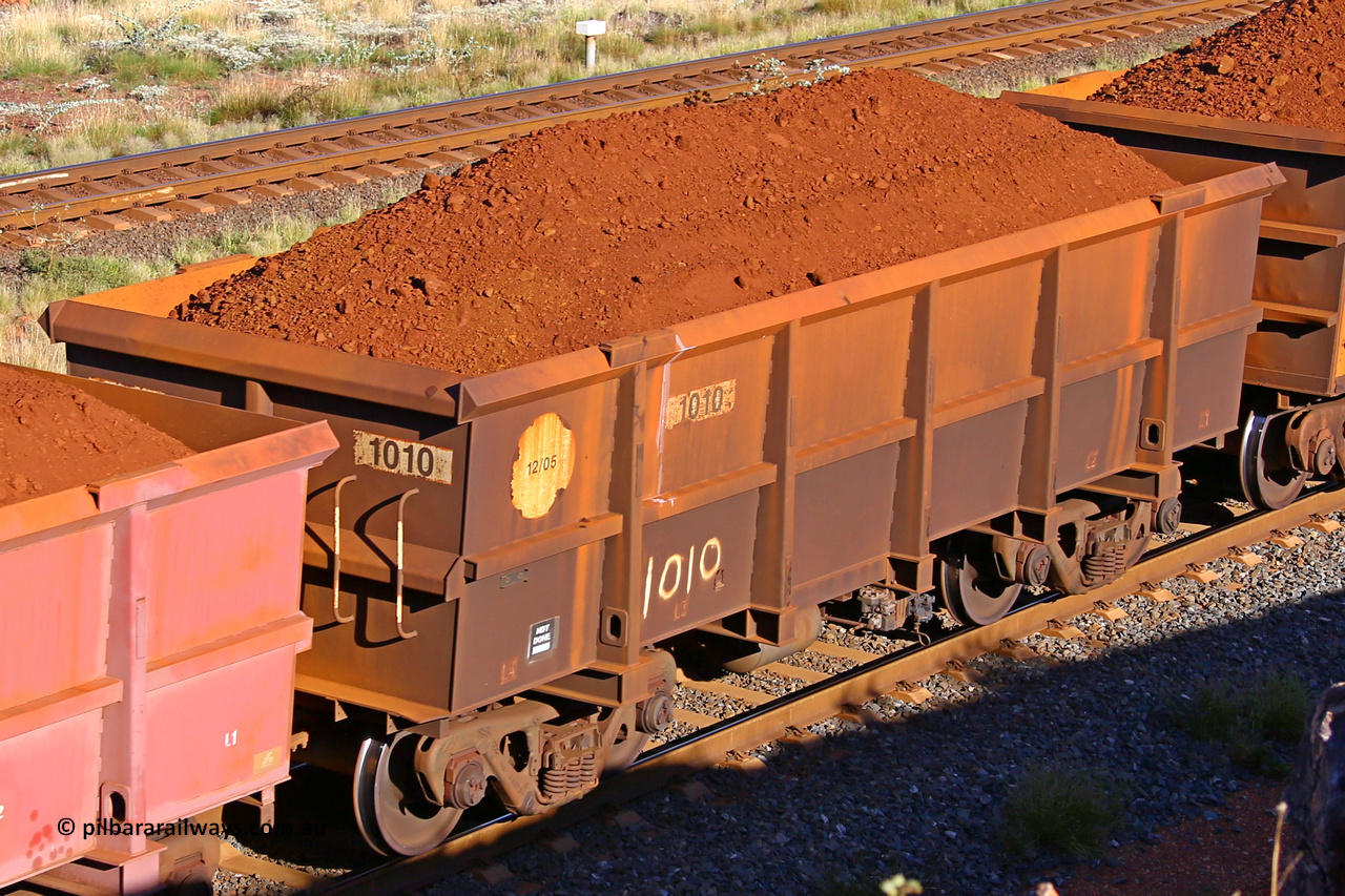 1010 210322 9706
Robe River ore waggon 1010, built by Bradken Rail Qld in December 2005, rotary coupler end non-handbrake side loaded view, at the 17 km on the Cape Lambert line, March 22, 2021.
Keywords: 1010;Bradken-Rail-Qld;Robe-ore-waggon;