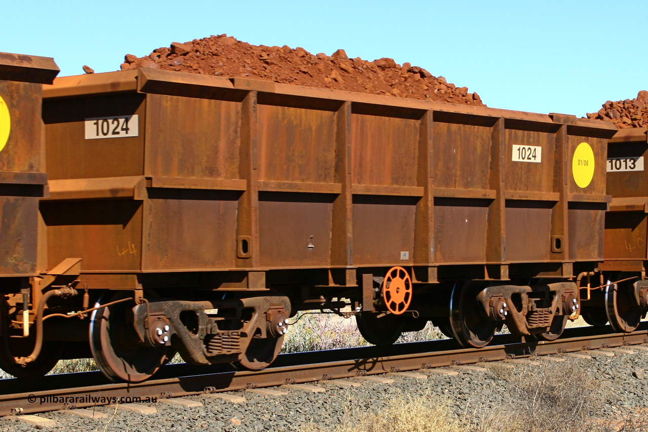 1024 060716 7195
Robe River ore waggon 1024, built by Bradken Rail Qld, January 2006, fixed coupler end handbrake side loaded. Western Creek, July 16, 2006.
Keywords: 1024;Bradken-Rail-Qld;Robe-ore-waggon;