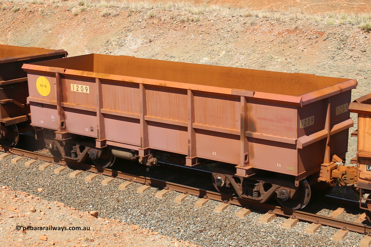 1209 160306 1264
Robe River ore waggon 1209, built by Bradken Rail Qld in May 2012, fixed coupler non-handbrake side empty view at Greenpool on the Cape Lambert line. March 6, 2016.
Keywords: 1209;Bradken-Rail-Qld;Robe-ore-waggon;
