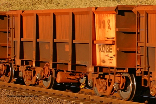 0008 060722 7610
Robe River ore waggon 008, built by Nippon Sharyo Nihon, rotary coupler end handbrake side empty view at the 11.7 km, Cape Lambert. July 22, 2006.
Keywords: 008;Nippon-Sharyo-Nihon;Robe-ore-waggon;
