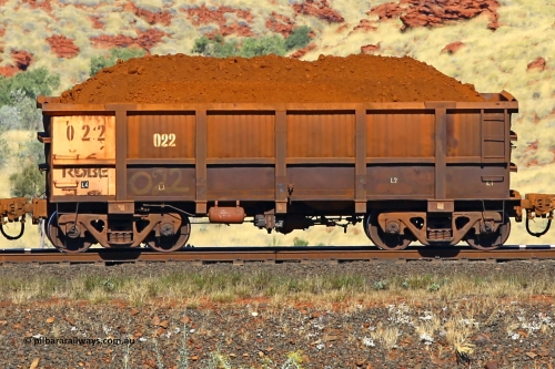 0022 170728 09914
Robe River ore waggon 022, built by Nippon Sharyo Nihon, non-handbrake side loaded view at the 72 km, Western Creek on the Deepdale line. July 28, 2017.
Keywords: 022;Nippon-Sharyo-Nihon;Robe-ore-waggon;