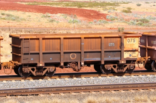 0075 141124 6868
Robe River ore waggon 075, built by Nippon Sharyo Nihon, fixed coupler handbrake side empty view at the 25 km at Arches Siding on the Cape Lambert line. November 24, 2014.
Keywords: 075;Nippon-Sharyo-Nihon;Robe-ore-waggon;