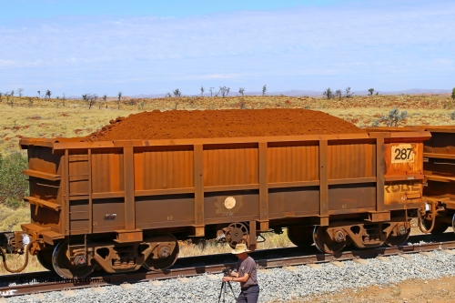0287 170729 0276
Robe River ore waggon 287, built by Nippon Sharyo Nihon, fixed coupler handbrake side loaded view at the 103 km, between Maitland Siding and the Fortescue River on the Deepdale line. July 29, 2017.
Keywords: 287;Nippon-Sharyo-Nihon;Robe-ore-waggon;