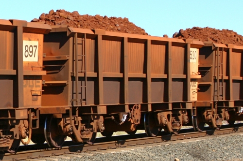 0520 060716 7187
Robe River ore waggon 520, built by Tomlinson Steel WA, fixed coupler end handbrake side loaded view at the 71 km on the Deepdale line, Western Creek, July 16, 2006.
Keywords: 520;Tomlinson-Steel-WA;Robe-ore-waggon;