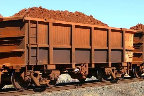 0565 060716 7188
Robe River ore waggon 565, built by Tomlinson Steel WA, fixed coupler end handbrake side loaded view at the 71 km on the Deepdale line, Western Creek, July 16, 2006.
Keywords: 565;Tomlinson-Steel-WA;Robe-ore-waggon;