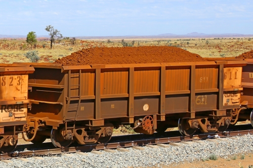 0611 170729 0262
Robe River ore waggon 611, built by Tomlinson Steel WA, fixed coupler handbrake side loaded view at the 103 km, between Maitland Siding and the Fortescue River on the Deepdale line. July 29, 2017.
Keywords: 611;Tomlinson-Steel-WA;Robe-ore-waggon;
