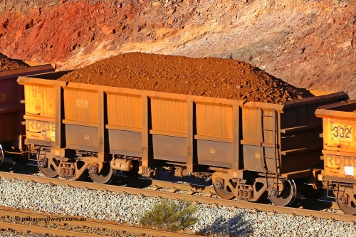 0650 180616 1648
Robe River ore waggon 650, built by Tomlinson Steel WA, fixed coupler non-handbrake side loaded view at the 38.5 km, Harding on the Cape Lambert line, June 16, 2018.
Keywords: 650;Tomlinson-Steel-WA;Robe-ore-waggon;